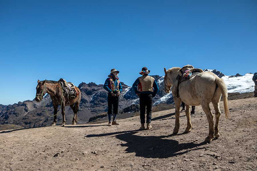 Hike with horses and mules, Rainbow Mountain and Red Valley