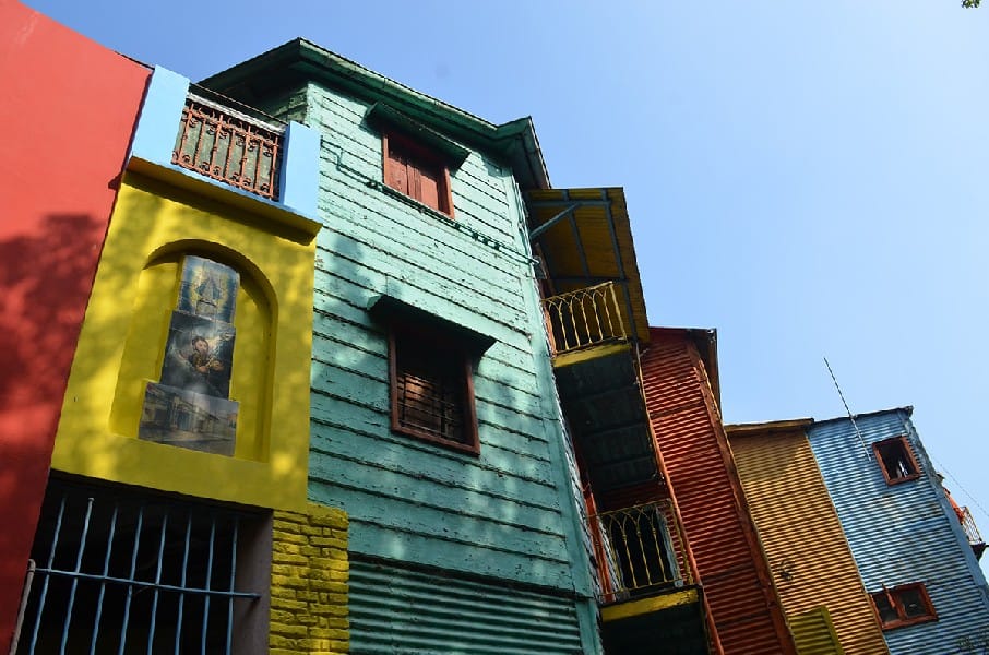 Colourful wooden building on the buenos Aires bike tour