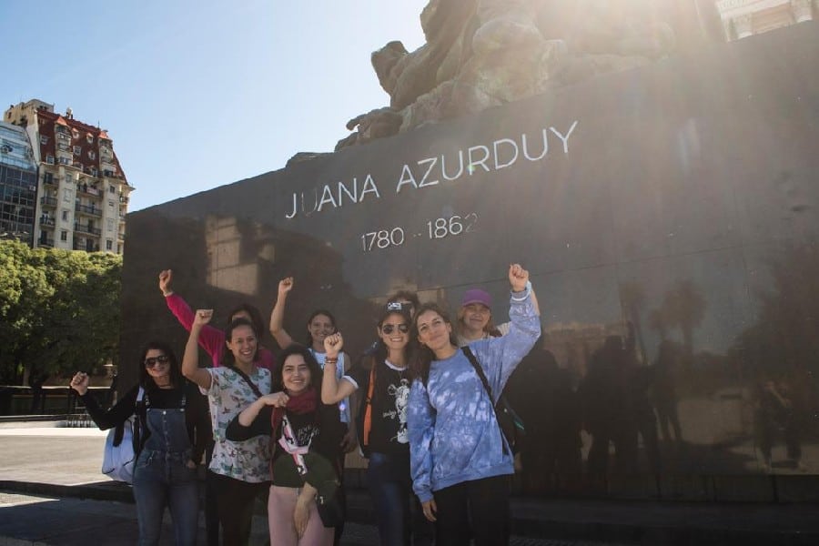 Group picture infront of Juana Azurduys statue during the feminist walking tour in Buenos Aires