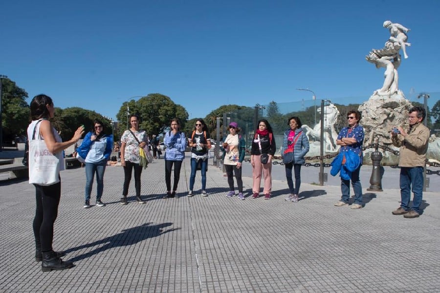 group picture during the feminist walking tour in Buenos Aires