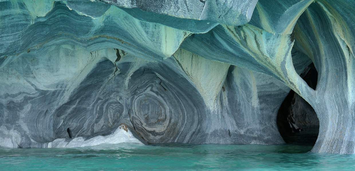 The “Capillas de Mármol” or Marble Chapels, also known as the Marble Cathedrals, are one of the most important tourist attractions in Patagonia.