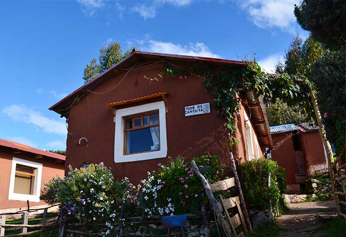 Guest house at Luquina Chico with views of Lake Titicaca- Puno