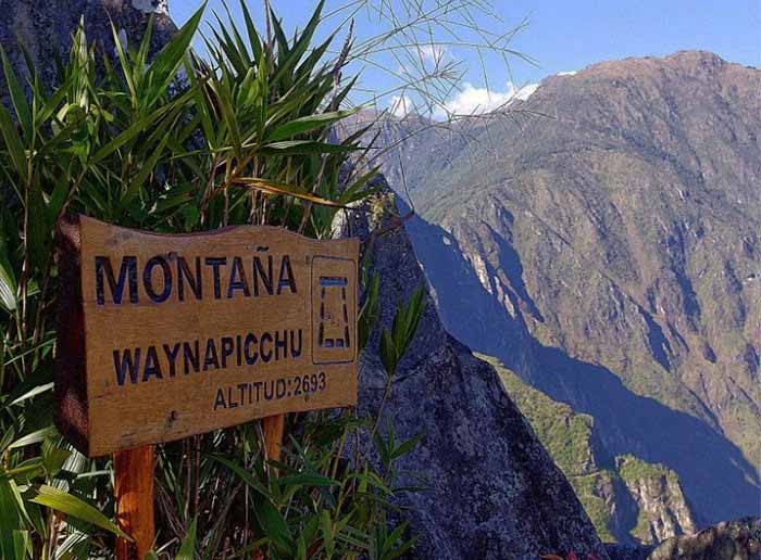 Sign in Wayna Picchu