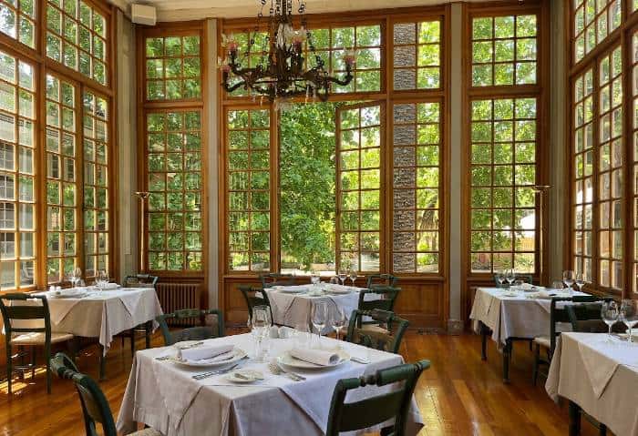 a breakfast room overlooking a big green park