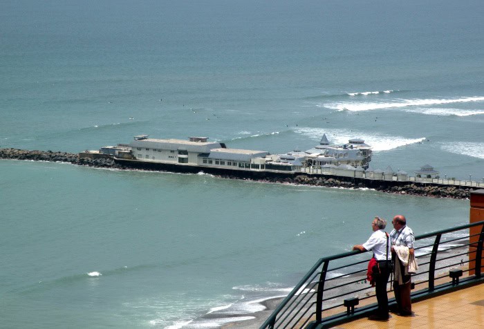two people looking at ocean in Miraflores